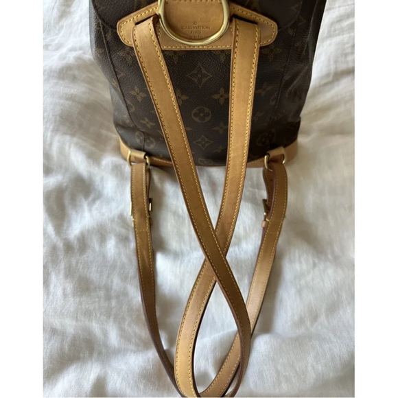 Wonderful LV Backpack - Picture 8 of 10